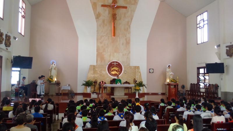 Thánh lễ Thiếu nhi sáng Chúa nhật