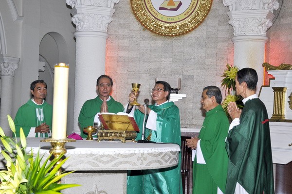 MỪNG KỶ NIỆM 35 NĂM LINH MỤC CỦA ĐỨC CHA PHÊRÔ