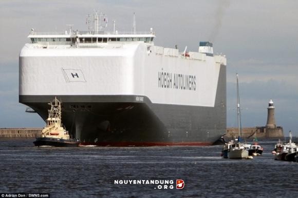 ấn tượng về tàu chở ôtô lớn nhất thế giới