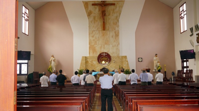 Quý Cha hạt Phú Thọ tĩnh tâm tại nhà thờ Phú Hòa