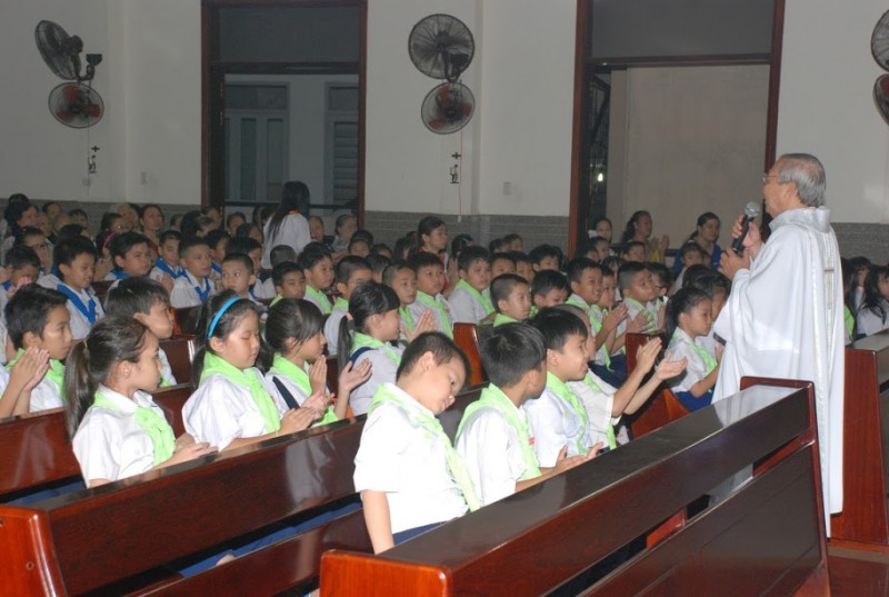 Lợi ích của Thánh Lễ hằng ngày đối với trẻ em