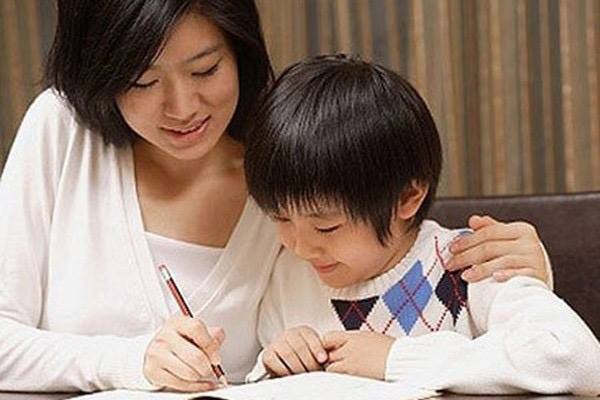 Cách dạy đứa con nghịch ngợm của người mẹ có hiểu biết