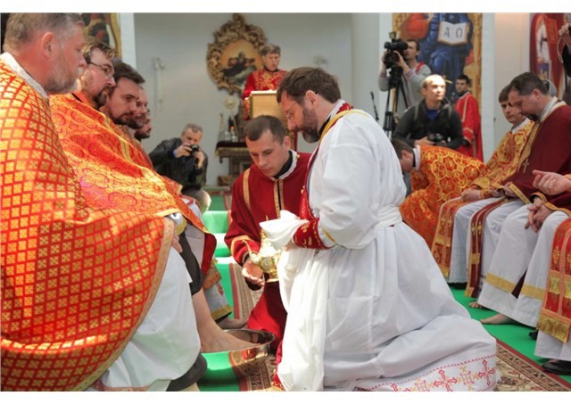 Thay đổi qui luật về việc chọn những người được rửa chân