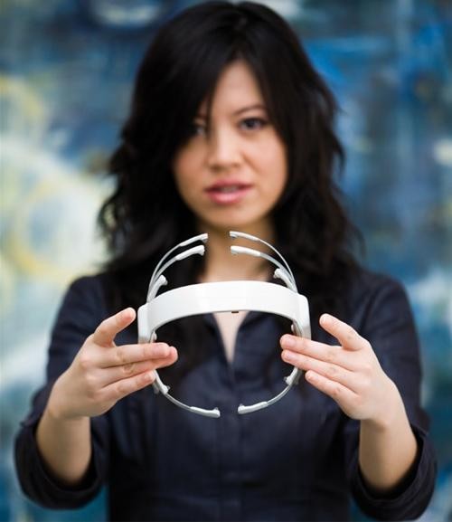 Cô gái Úc gốc Việt thay đổi cả thế giới với chiếc mũ đọc sóng não EPOC thu về hơn 10 triệu USD