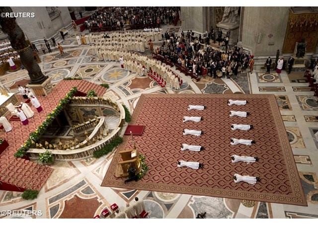 Đức Thánh Cha truyền chức cho 11 tân linh mục.