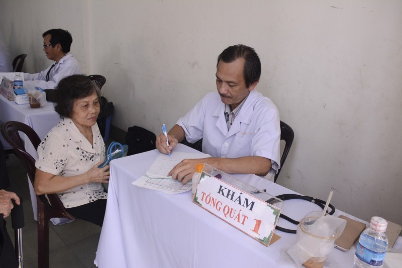 Ban Caritas TGP tp. HCM: Khám chữa bệnh tại giáo xứ Phú Bình