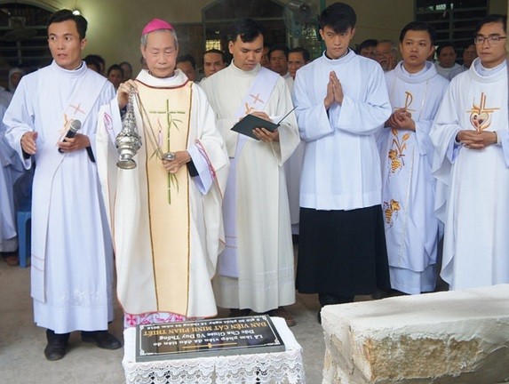 Thánh lễ đặt viên đá đầu tiên xây dựng Đan Viện Cát Minh Phan Thiết