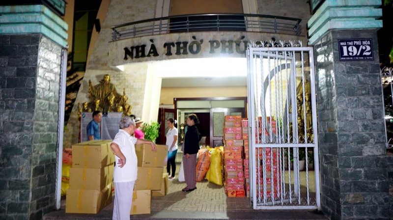 Giáo xứ chuẩn bị quà đi làm bác ái