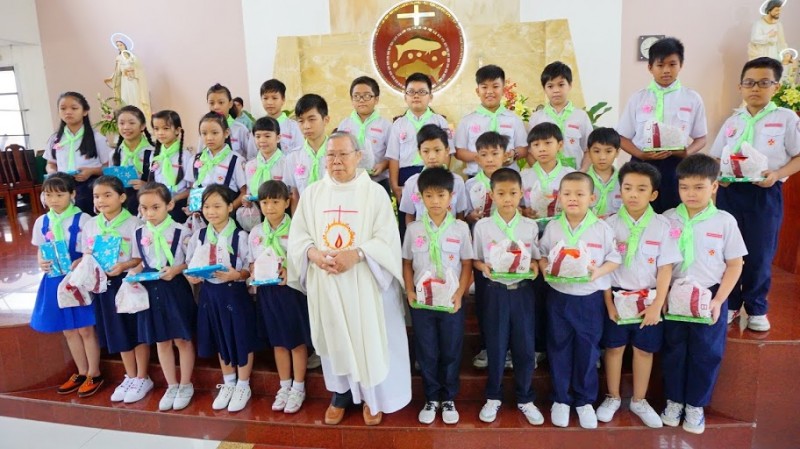 Thiếu nhi Thánh Thể mừng bổn mạng