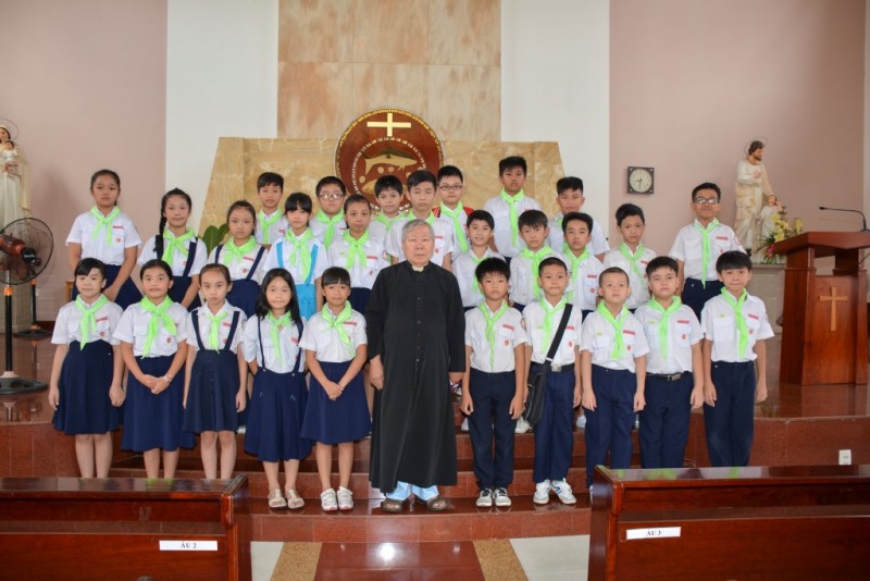 Thiếu nhi Thánh Thể xưng tội lần đầu