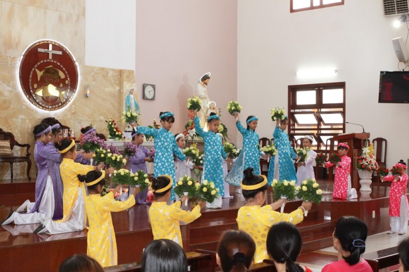 Giáo xứ kết thúc Tháng Hoa kính Đức Mẹ