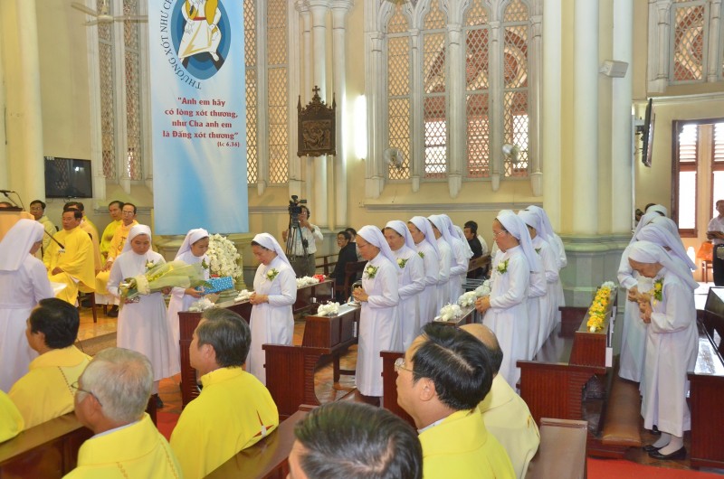 DÒNG THÁNH PHAOLÔ : KỶ NIỆM HỒNG ÂN THÁNH HIẾN