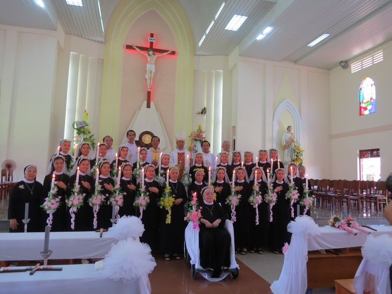 DÒNG MẾN THÁNH GIÁ CÁI MƠN : HỒNG ÂN THÁNH HIẾN