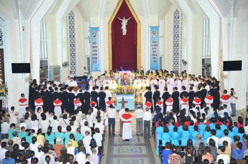 ĐỀN ĐỨC MẸ HẰNG CỨU GIÚP MỪNG ĐẠI LỄ ĐỨC MẸ HẰNG CỨU GIÚP VÀ BẾ MẠC NĂM THÁNH