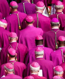 Bãi chức giám mục và bề trên dòng lơ là xử lý vụ lạm dụng