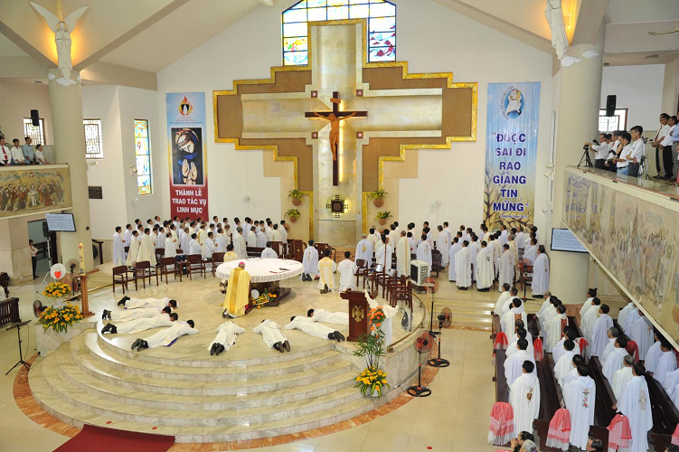 DÒNG ĐA MINH VIỆT NAM : THÁNH LỄ TRAO SỨ VỤ LINH MỤC