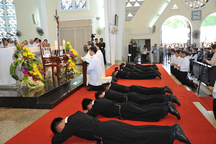 DÒNG CHÚA CỨU THẾ : HỒNG ÂN THÁNH HIẾN