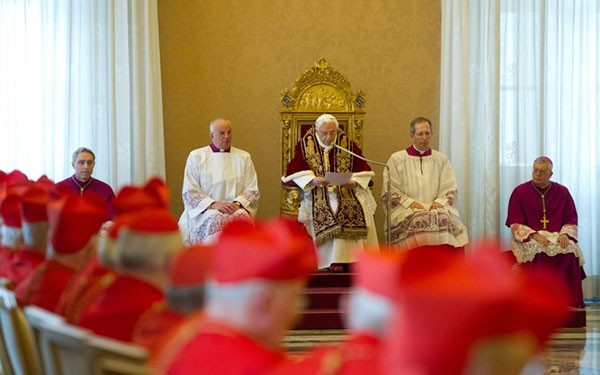 Đức Giáo Hoàng danh dự nói về quyết định thoái vị của ngài