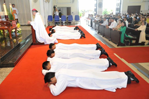 DÒNG CHÚA CỨU THẾ VIỆT NAM : THÁNH LỄ PHONG CHỨC PHÓ TẾ