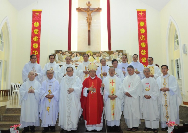 GIÁO XỨ SAO MAI : ĐỨC TÂN GIÁM MỤC PHỤ TÁ SÀI GÒN DÂNG LỄ TẠ ƠN