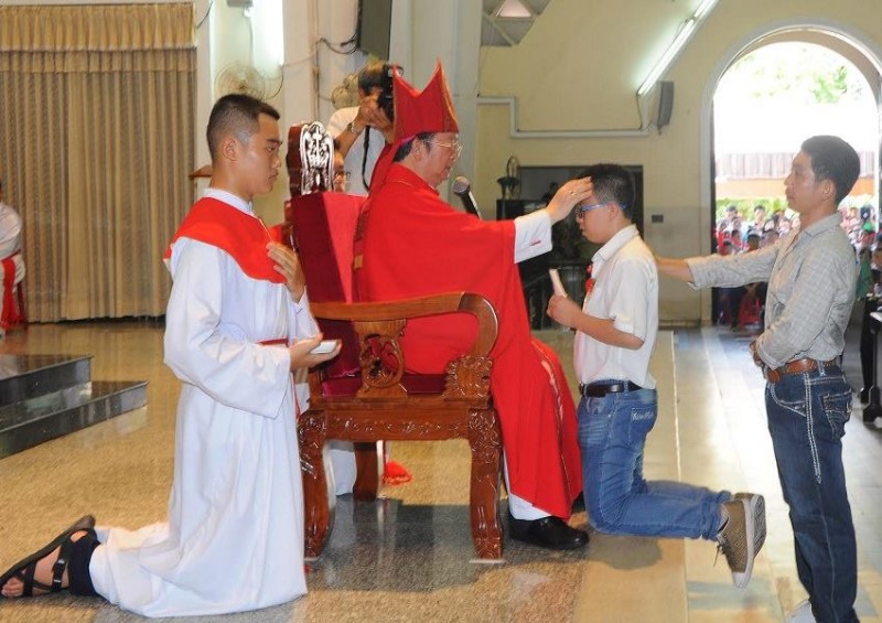 ĐỀN ĐỨC MẸ HẰNG CỨU GIÚP SÀI GÒN : THÁNH LỄ BAN BÍ TÍCH THÊM SỨC