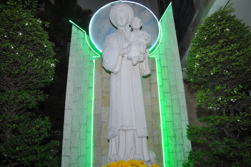 Giáo xứ khai mạc tháng Mân Côi