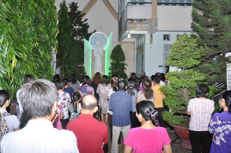 Giáo xứ kết thúc tháng Mân Côi năm 2016