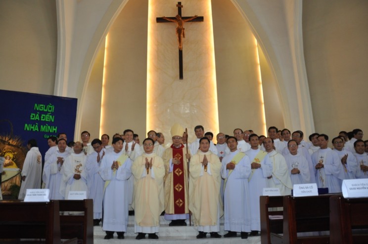 Thánh lễ Tấn Phong Linh Mục và Phó Tế