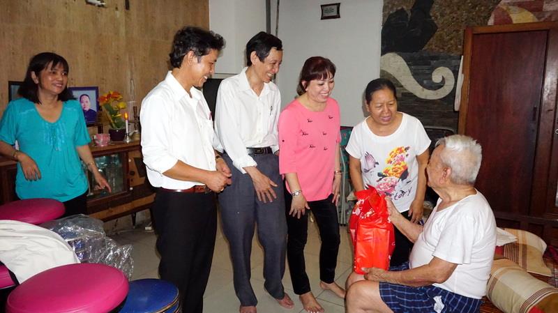 Ban điều hành Giáo khu 5 mừng thọ quý cụ cao niên