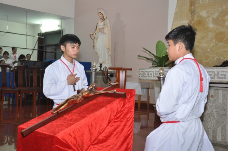 Suy Tôn Thánh Giá Trong Tối Thứ Sáu Tuần Thánh