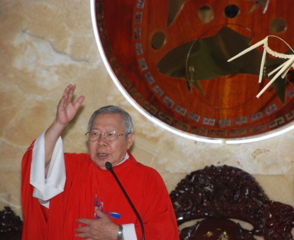 CHA CHÁNH XỨ TIÊN KHỞI GIÁO XỨ PHÚ HÒA VÀ QUÝ VIÊN CHỨC