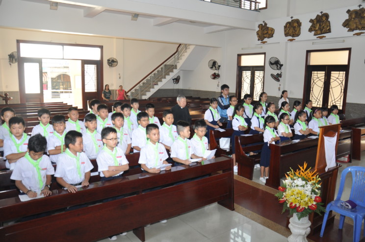 Thiếu nhi lãnh nhận Bí Tích Giao Hòa lần đầu