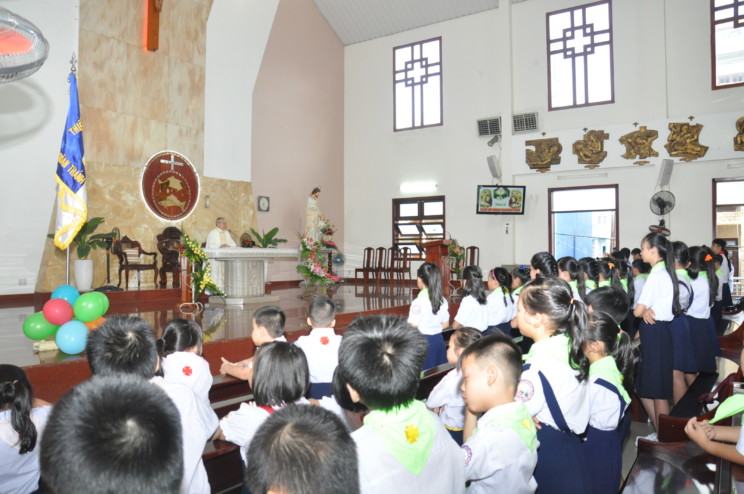 Thánh lễ : Thiếu nhi lãnh nhận Bí Tích Thánh Thể lần đầu