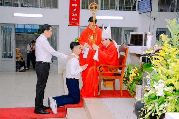 GX. Thánh Tống Viết Bường: Lãnh nhận Bí tích Thêm Sức