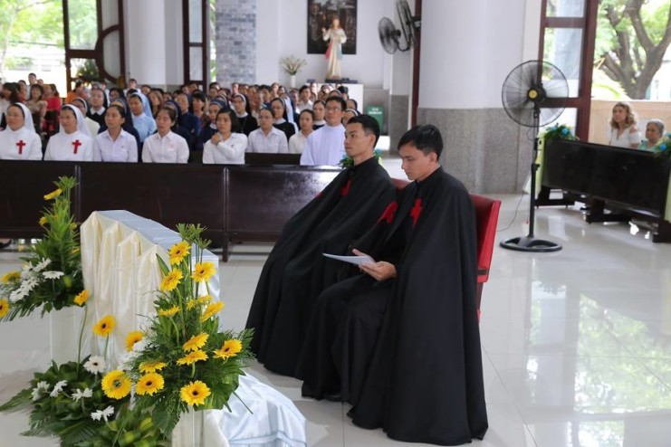 Dòng Camillô : Thánh Lễ Mừng Bổn mạng và Vĩnh khấn.