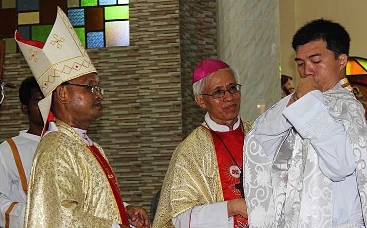 Linh mục Truyền giáo Salêdiêng người Việt Nam được phong chức ở Bangladesh