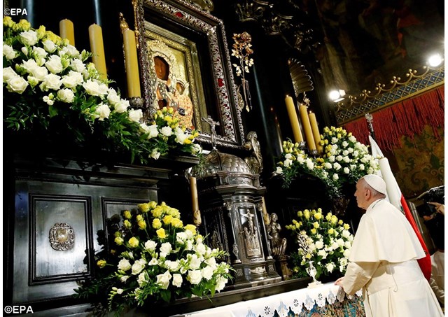 Kỷ niệm 300 năm đội triều thiên ảnh Đức Mẹ Nữ Vương Ba Lan