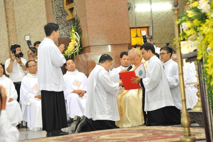 HIỆP HỘI THÁNH PHAOLÔ TÔNG ĐỒ DÂN NGOẠI : THÁNH LỄ CAM KẾT LẦN ĐẦU