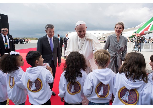 Đức Thánh Cha đến Colombia khởi đầu chuyến viếng thăm 5 ngày