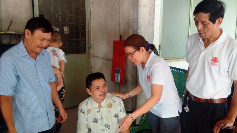 Ban Caritas chia sẻ khó khăn với người bệnh