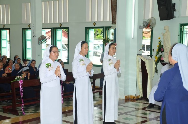 DÒNG CHÚA QUAN PHÒNG – TỈNH DÒNG CẦN THƠ : THÁNH LỄ TẠ ƠN VÀ TIÊN KHẤN