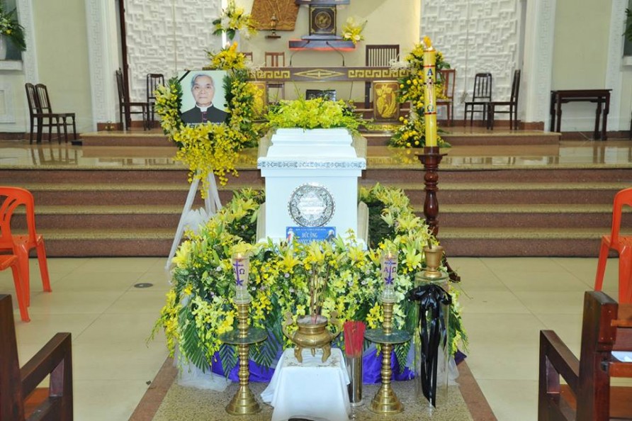 THÁNH LỄ AN TÁNG ĐỨC ÔNG PHANXICO BORGIA TRẦN VĂN KHẢ :CHIẾC THIỆP TANG THAY CHO CHIẾC THIỆP MỪNG