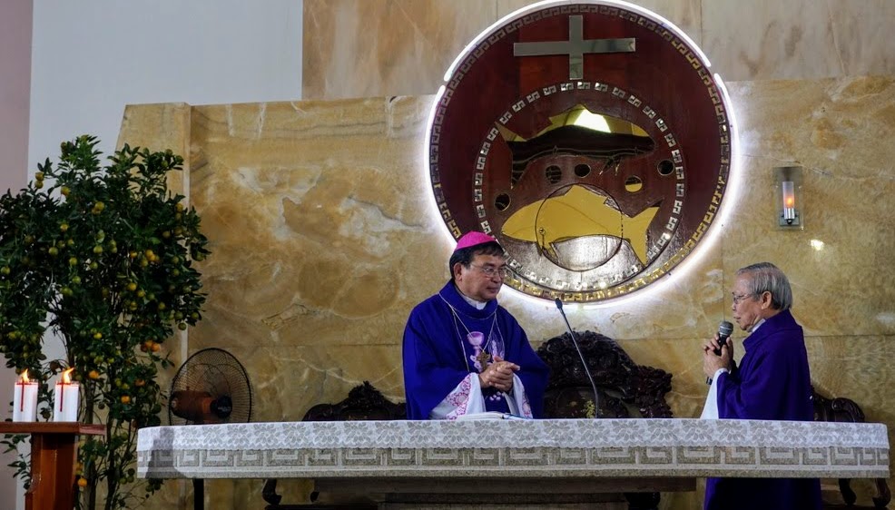 Đức Cha Vinh Sơn dâng thánh lễ cầu bình an cho giáo xứ