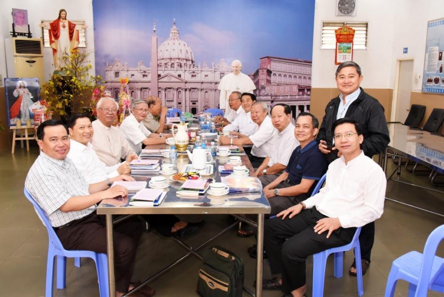 Giáo hạt Phú Thọ: Quý cha tĩnh tâm cuối năm và HĐMVGX họp tất niên