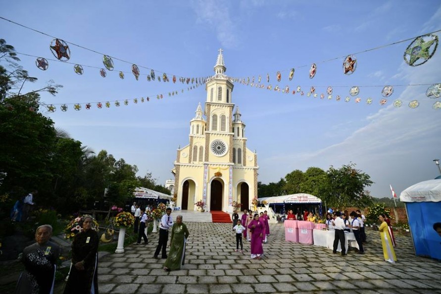 NGÃ CẠY : NGÀY HỒNG ÂN
