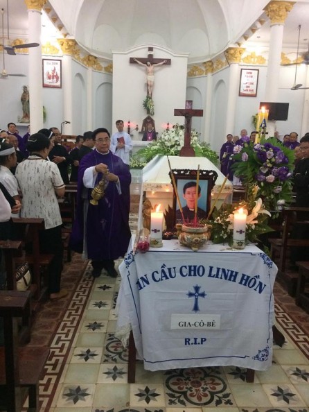 DÒNG KITÔ VUA : THÁNH LỄ AN TÁNG THẦY GIACÔBÊ DƯƠNG VĂN VĨNH