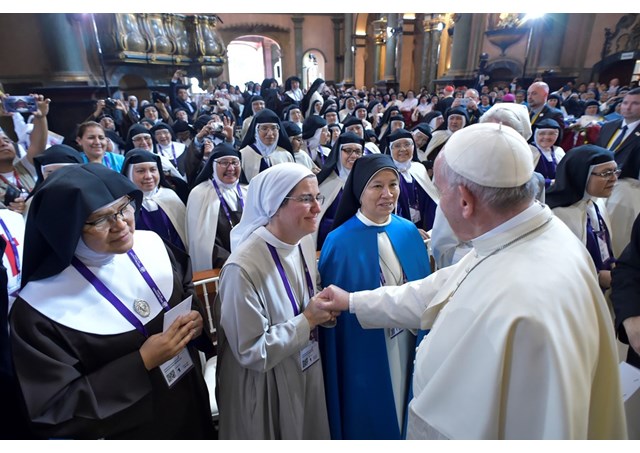 Đức Thánh Cha nhắn nhủ đừng than về thiếu ơn gọi