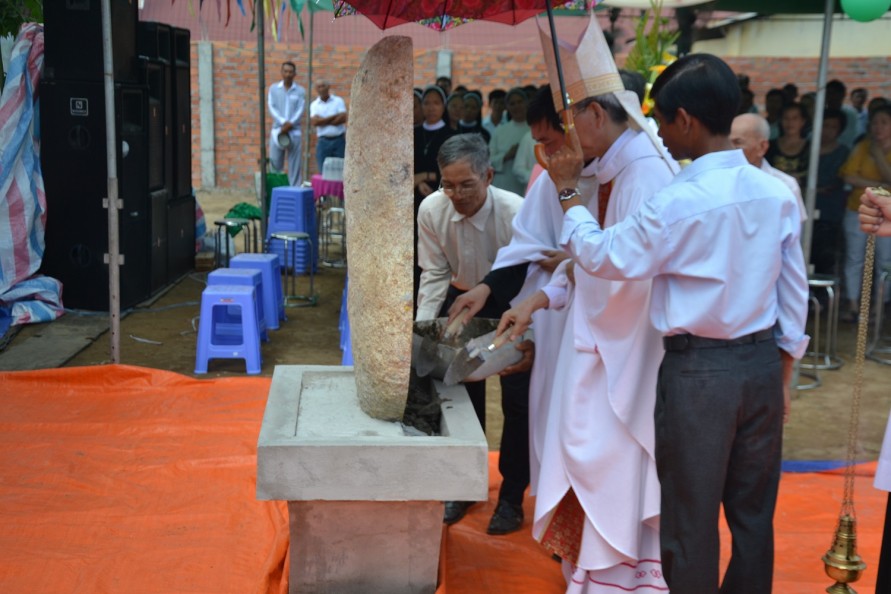 Nhà thờ Rạch Chiếc : Thánh Lễ đặt viên đá xây dựng nhà thờ