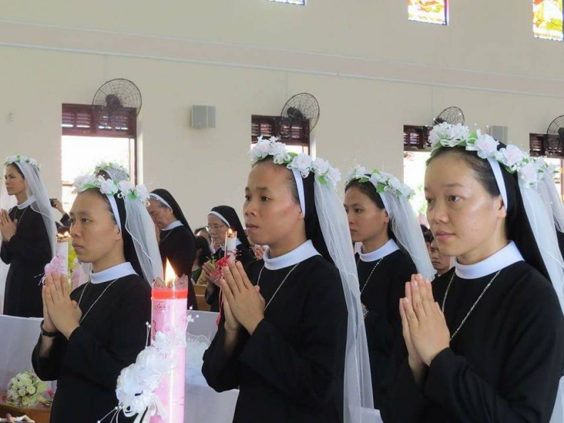 DÒNG MẾN THÁNH GIÁ CÁI MƠN : HỒNG ÂN THÁNH HIẾN