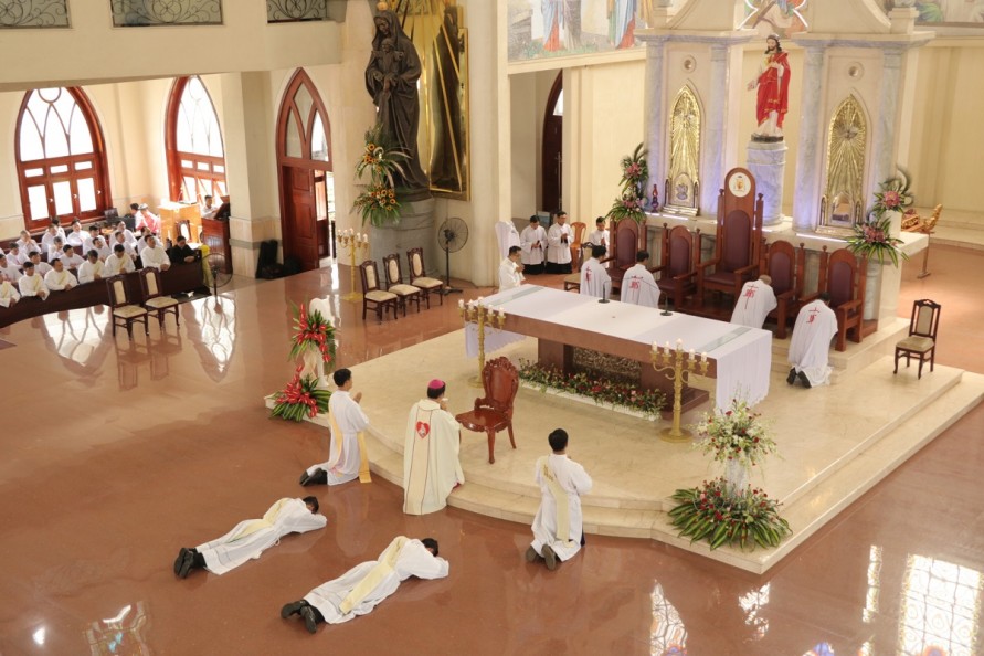 GIÁO PHẬN  PHÚ CƯỜNG : THÁNH LỄ PHONG CHỨC LINH MỤC